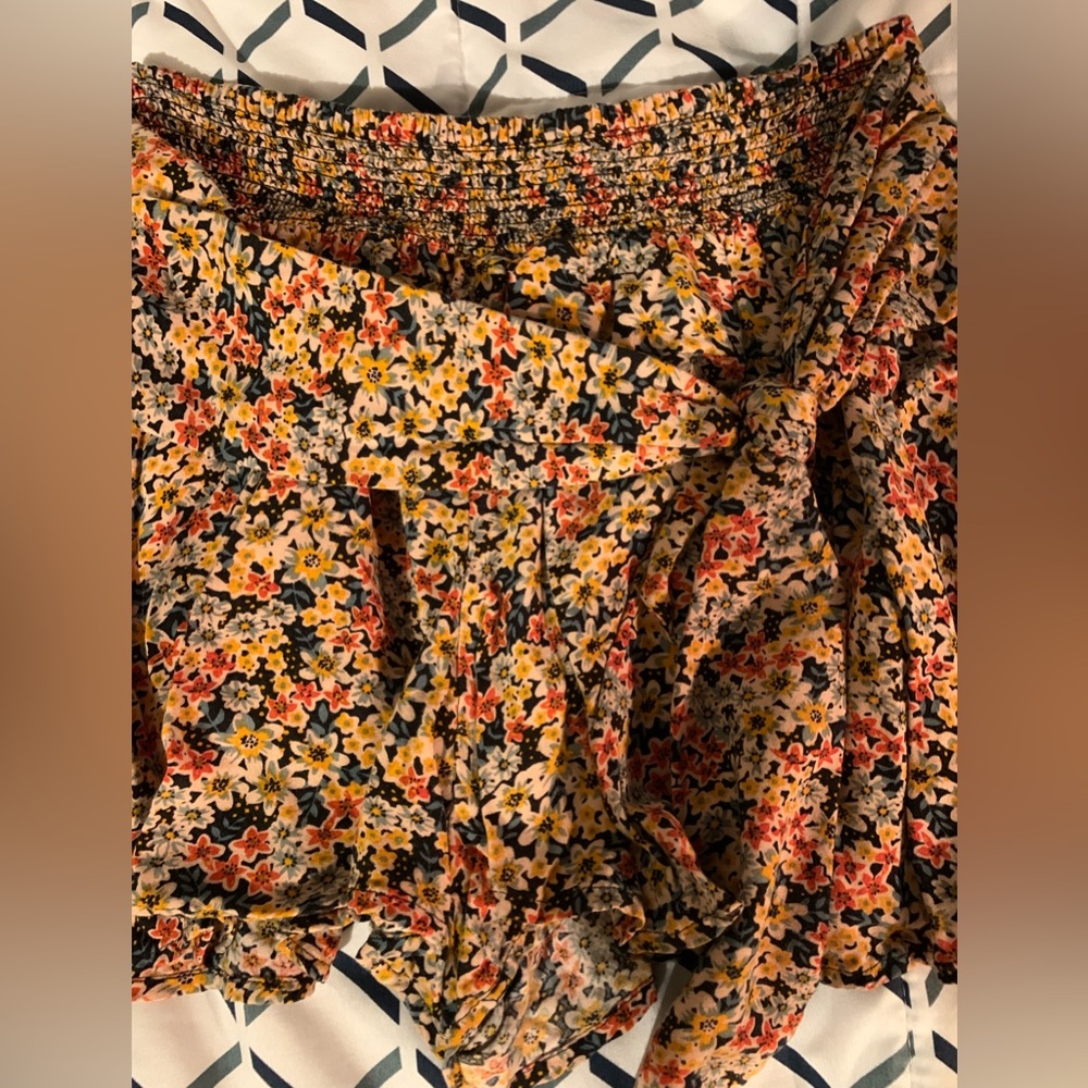 EUC Patrons of Peace Multicolor mini Floral skirt🍁💛